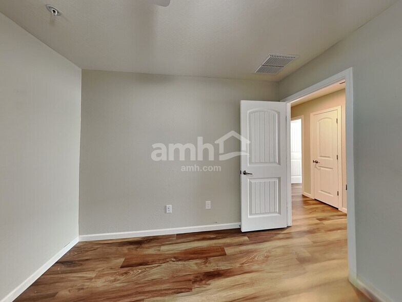 Building Photo - 20759 W Maiden Ln