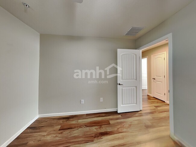 Building Photo - 20759 W Maiden Ln