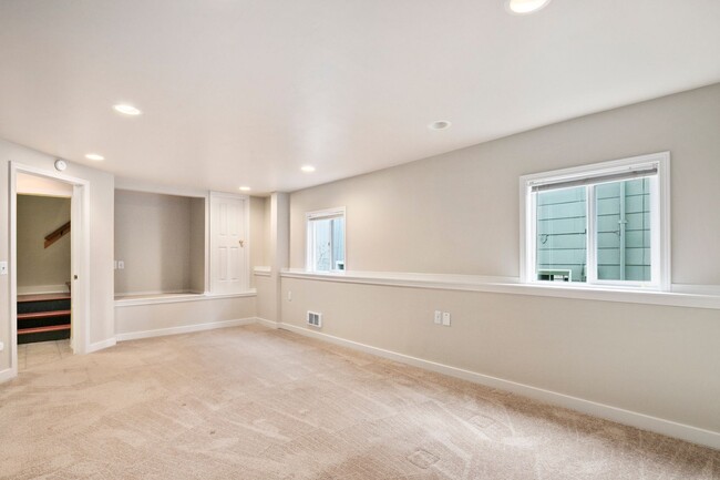 Building Photo - 3-Story Greenlake Home with a View - Deck ...