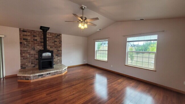 Building Photo - 13130 Lookingglass Rd