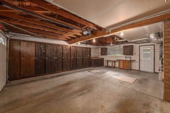 Building Photo - 3 Bedroom 2.5 Bathroom SFH in Los Altos!
