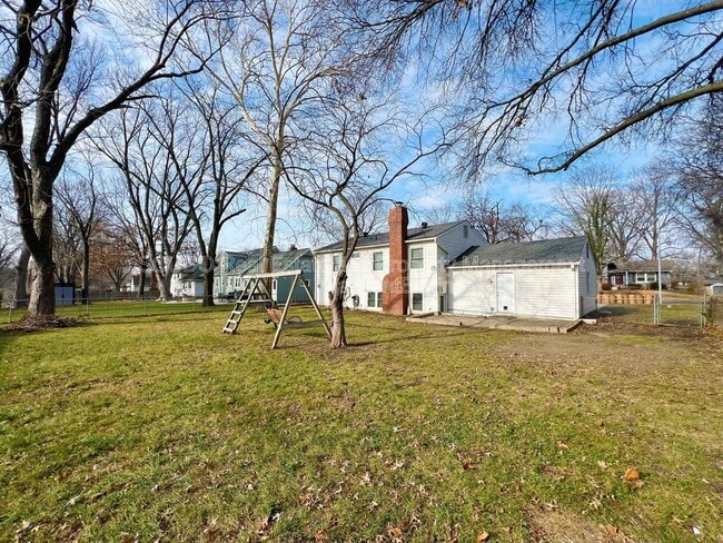 Building Photo - 7715 W 96th Terrace