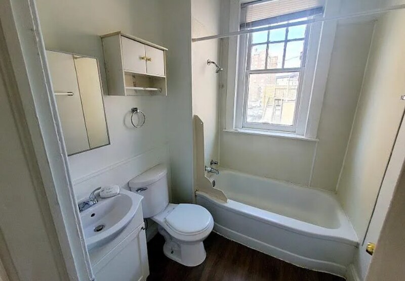 Building Photo - 421 W Grace St