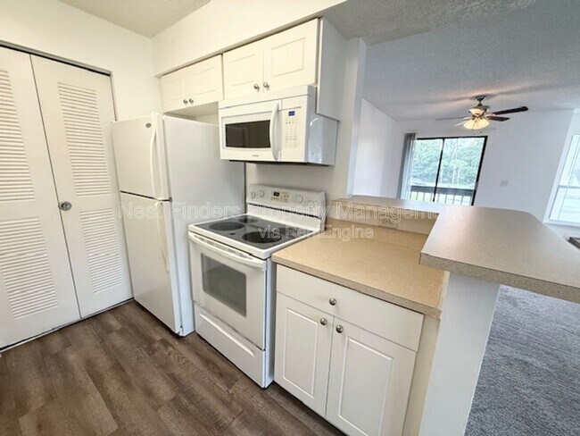 Building Photo - 10200 Belle Rive Blvd
