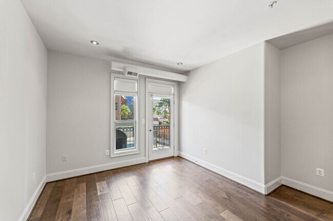 Building Photo - Modern U Street Condo | 2 Bed | 2 Bath | 1000 Sf | Large Balcony | 1 Parking Space