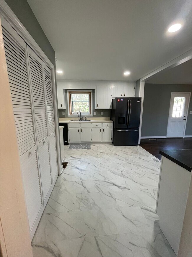 Building Photo - Lovely Single Family Ranch Home in Edgefield