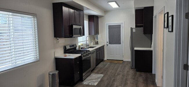 Building Photo - 1251 Viola St