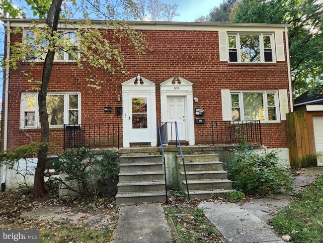 Building Photo - 3817 Birchview Ave