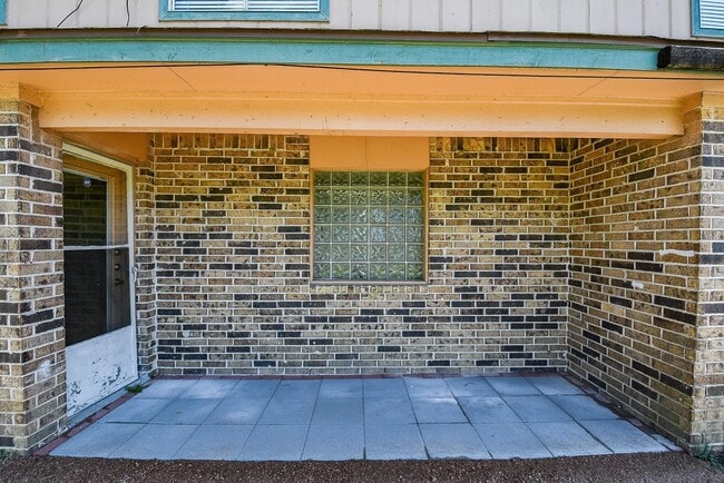 Building Photo - 2623 Forestbrook Dr