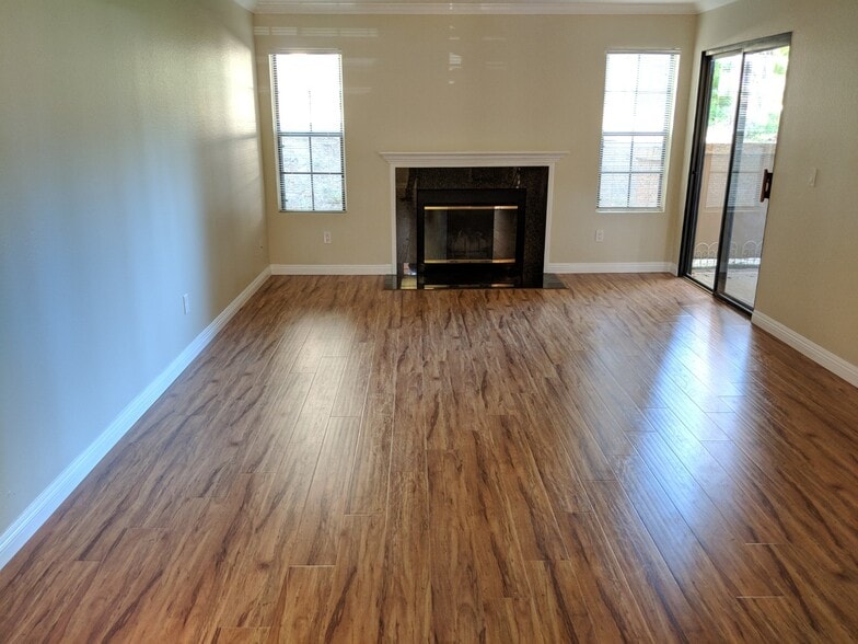 Building Photo - 12063 Alta Carmel Ct