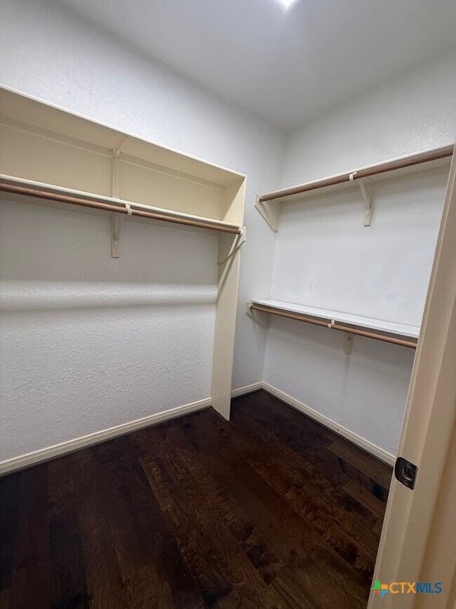 Building Photo - 270 Delanoy Dr