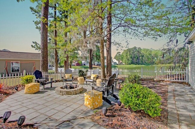 Building Photo - 8963 N Red Maple Cir