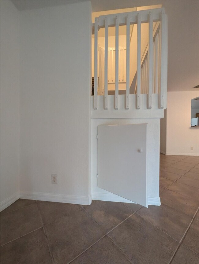 Building Photo - 4759 Pinemore Ln