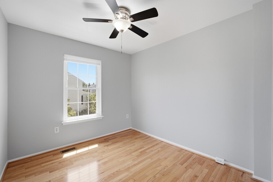 third floor bedroom 2 - 6228 William Edgar Dr