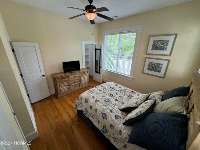 Building Photo - 819 Meadowsweet Ln