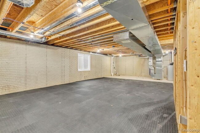 Building Photo - 171 Jotham Ave