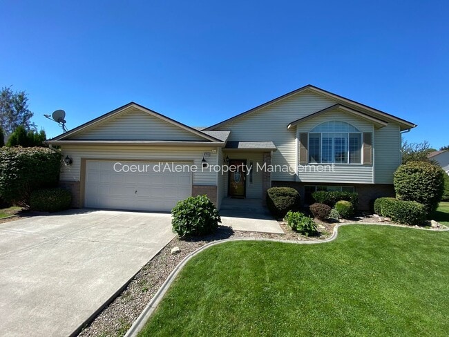Primary Photo - 4 bedroom home in Woodland Meadows!