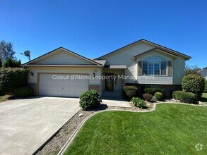 Building Photo - 4 bedroom home in Woodland Meadows!