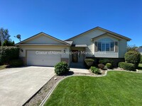 Building Photo - 4 bedroom home in Woodland Meadows!