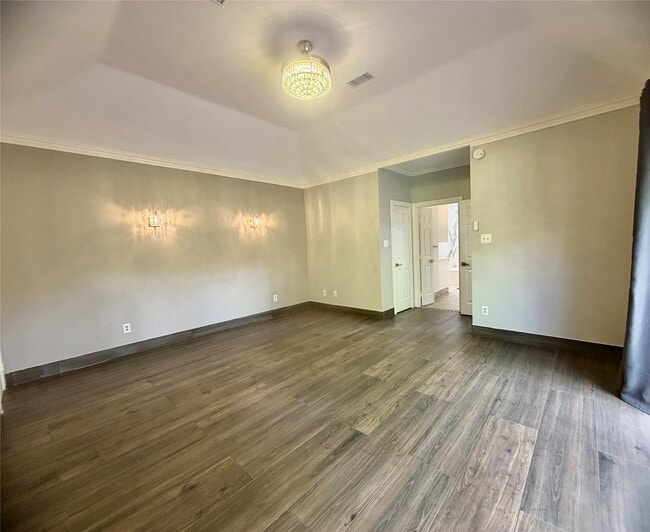 Building Photo - 8006 Oakwood Bend Dr