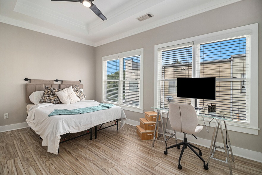Building Photo - Room in Townhome on Liberty Commons Dr NW