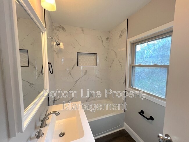 Building Photo - 613 Dr M.L.K. Jr. Way