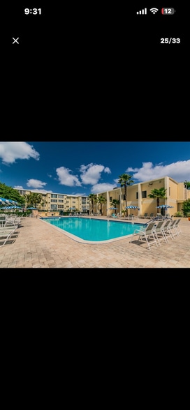 Building Photo - 2300 NE 1st Ln