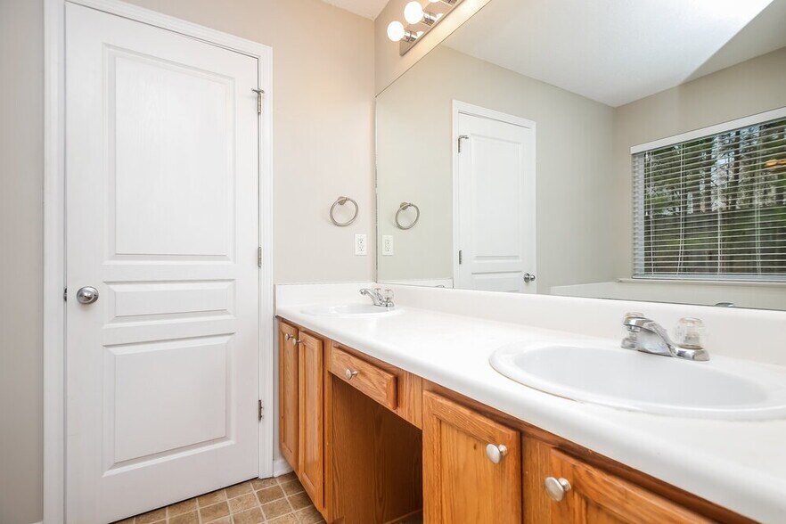 Building Photo - 156 Darbys Run Way