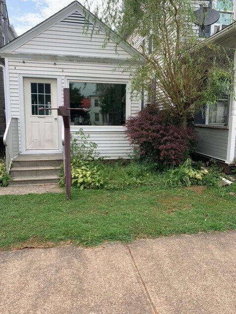 Front of Beauty Salon - 531 W Main St