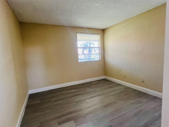 Building Photo - 1241 SW 46th Ave