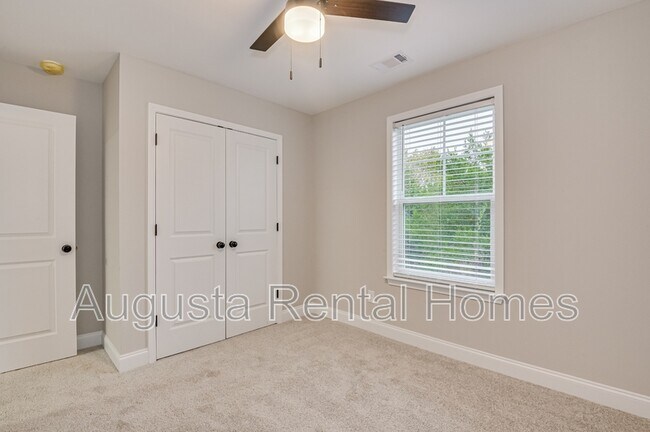 Building Photo - 34 Sherman St