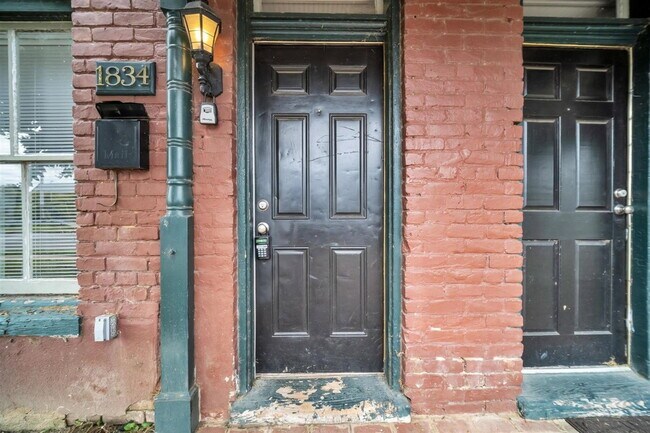 Building Photo - 1834 Parkwood Ave