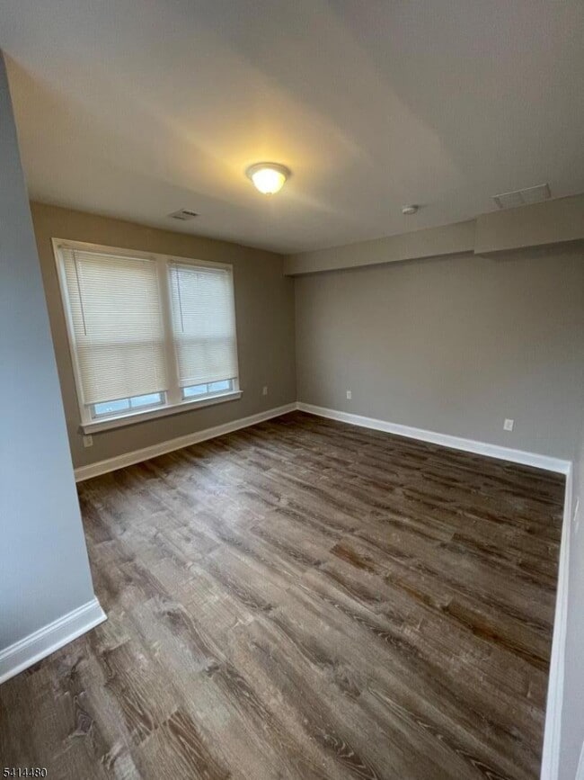 Building Photo - 64 Maple Ave