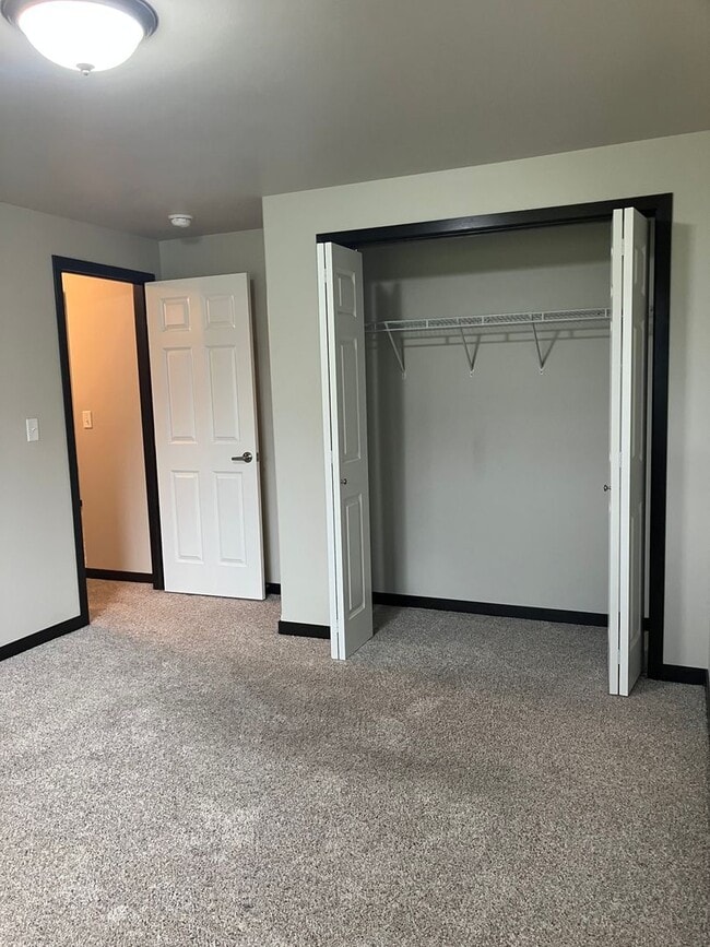 Building Photo - 4 Bed 3 Bath Single Family Home