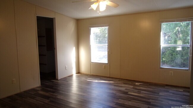 Building Photo - 1106 Indian Hollow