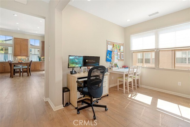 Building Photo - 129 Thornhurst