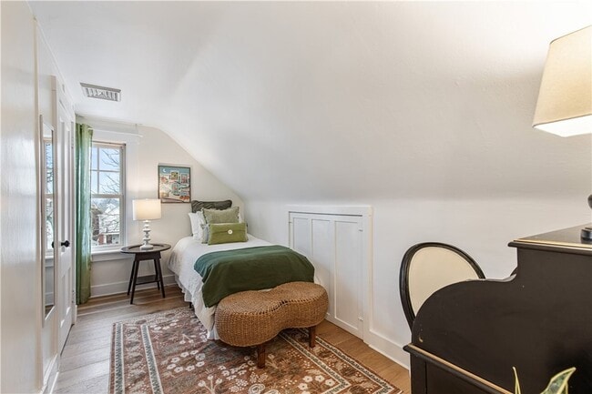 Building Photo - 21 Bedlow Ave