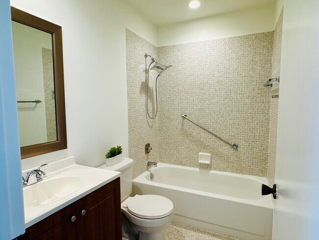 Building Photo - 230 Normandy Ln