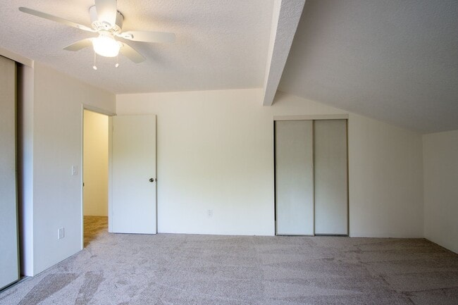 Building Photo - 9120 SW Becker Dr