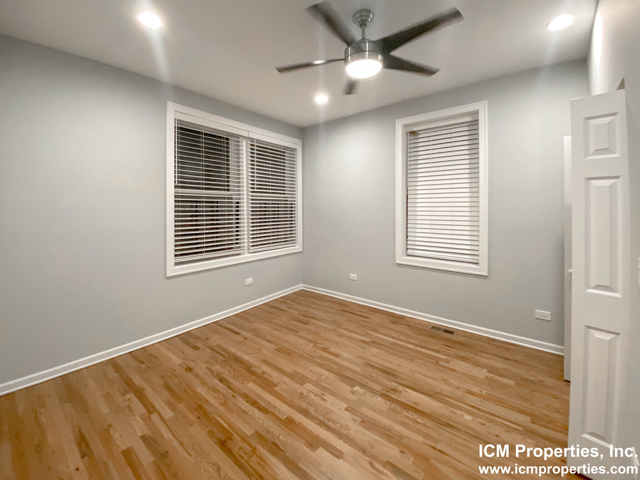 Building Photo - 2452 N Southport Ave