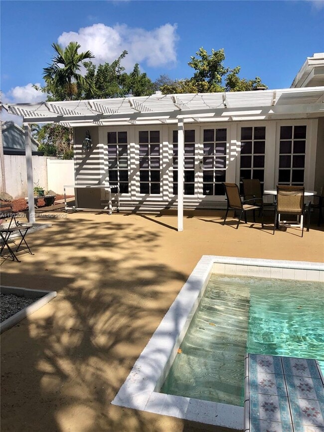 Building Photo - 1628 NE 4th Pl