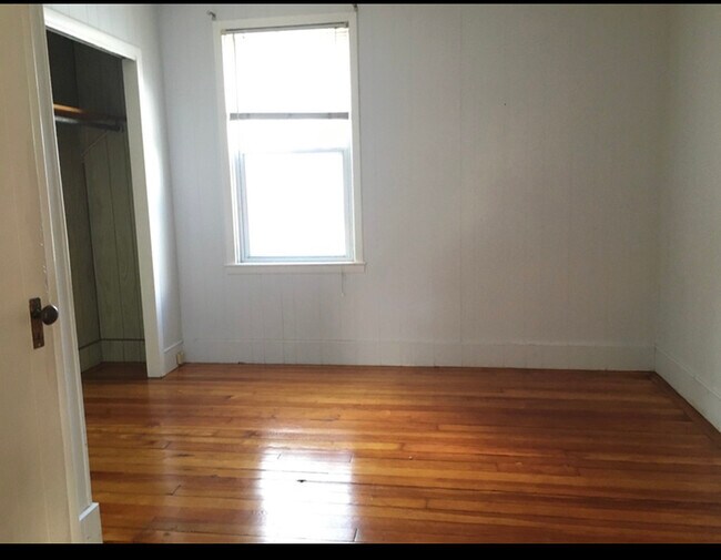 Bedroom 1 - 1548 Smith St