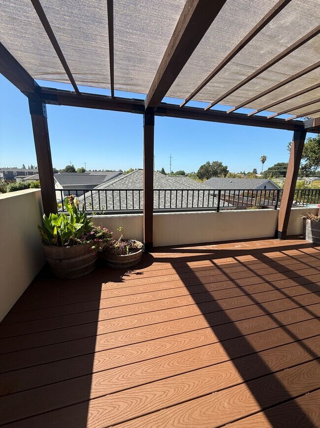 Building Photo - Updated 2 Bedroom/ 2 Bathroom Duplex in Coffee Park!