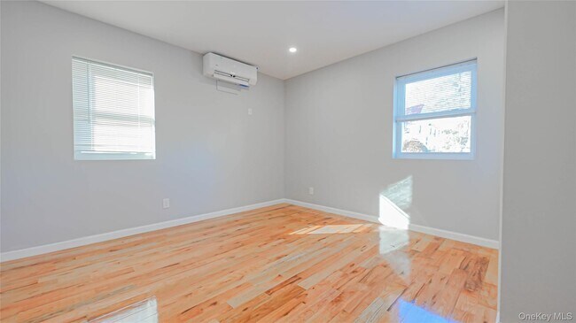 Building Photo - 436 E 5th St