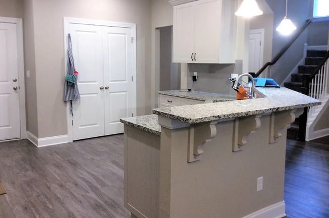 Building Photo - MOVE IN READY BY JULY-15-2025