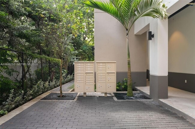 Building Photo - 650 SW 1st St