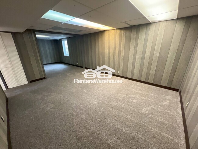 Building Photo - 7759 Elmwood Ln