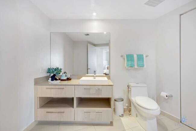 Building Photo - 4111 S Ocean Dr