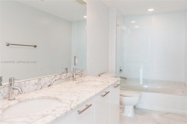 Building Photo - 951 Brickell Ave