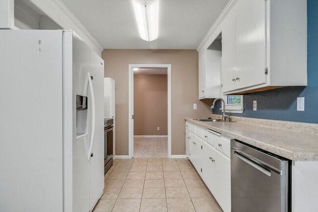 Building Photo - 6367 Zinnia Ln N